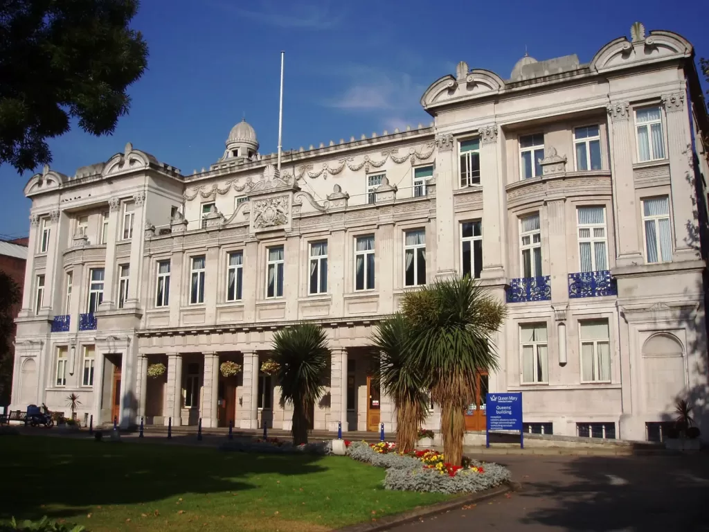 Photo of the QMUL Queen's building